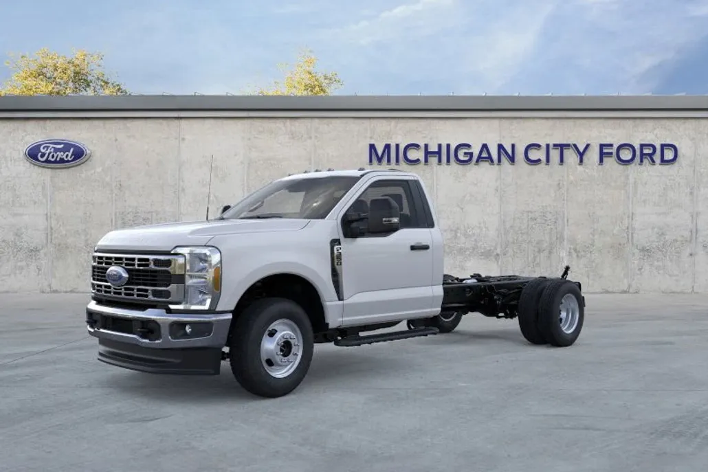 2025 Ford F-350 XLT photo 1