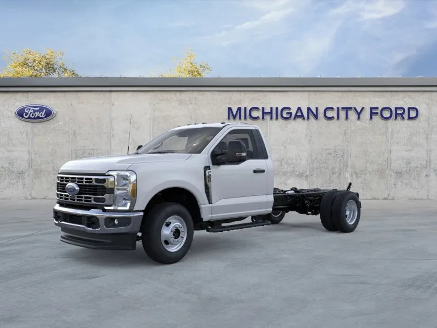 2025 Ford F-350 XLT photo 1