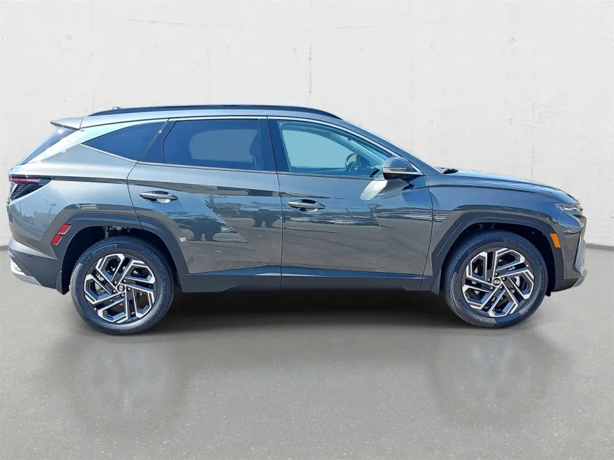 2025 Hyundai Tucson Hybrid Limited photo 1