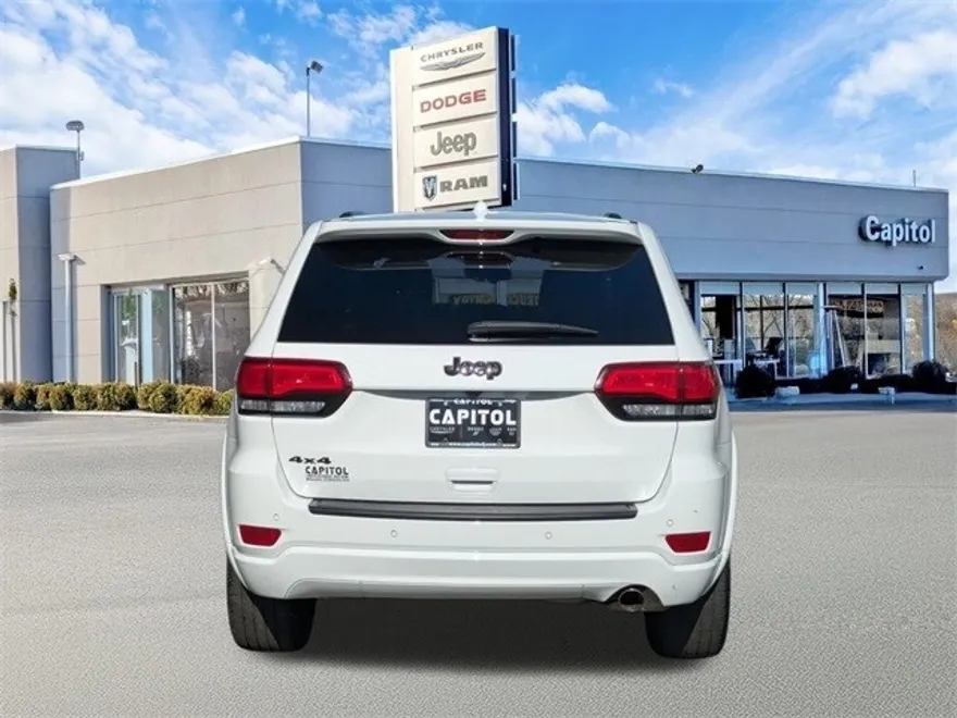 2021 Jeep Grand Cherokee Laredo X photo 1