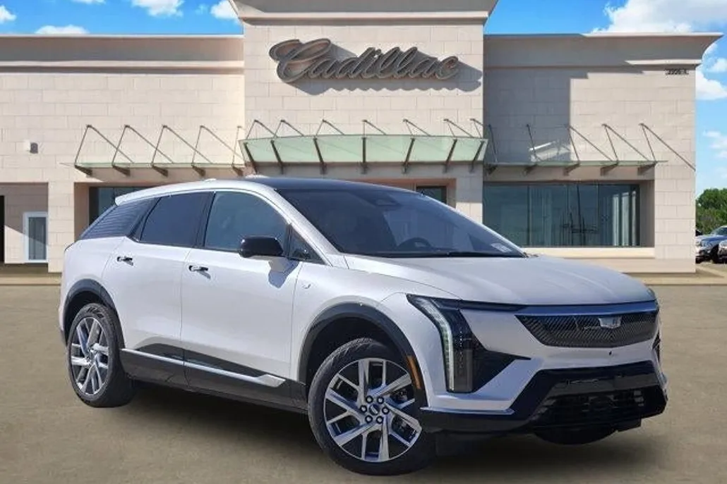 2025 Cadillac Optiq Luxury photo 1