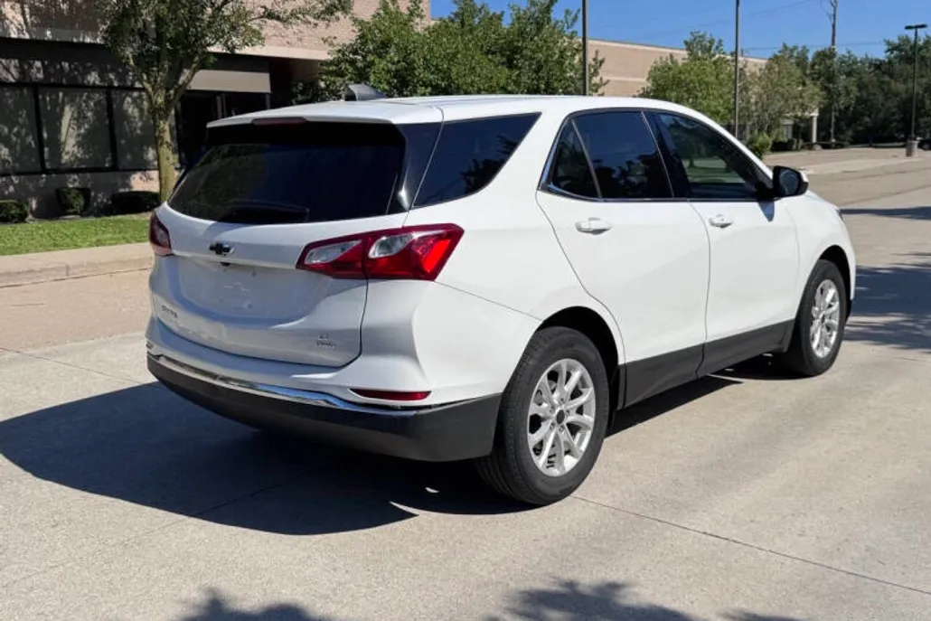 2020 Chevrolet Equinox LT photo 1