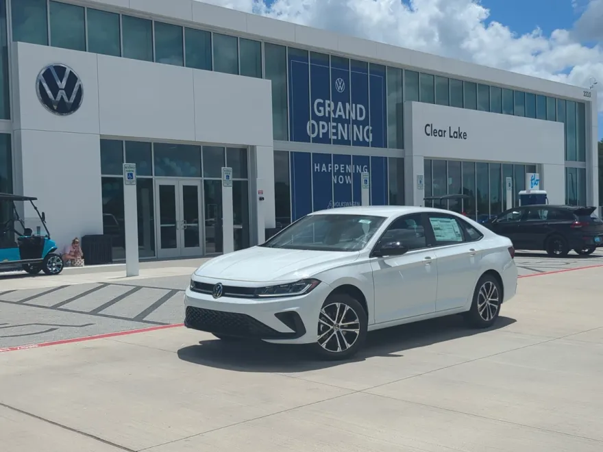 2025 Volkswagen Jetta Sport photo 1