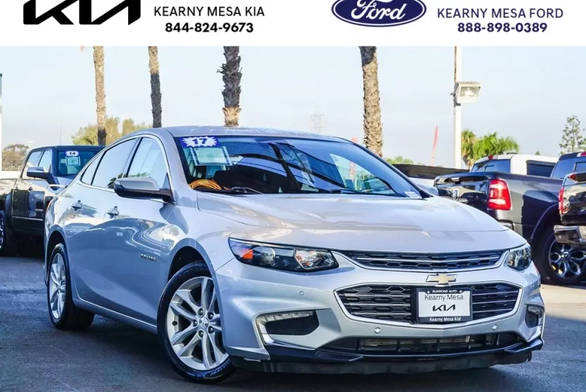 2017 Chevrolet Malibu 1LT photo 1