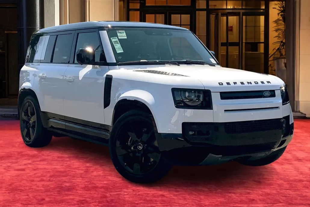 2025 Land Rover Defender 110 V8 photo 1