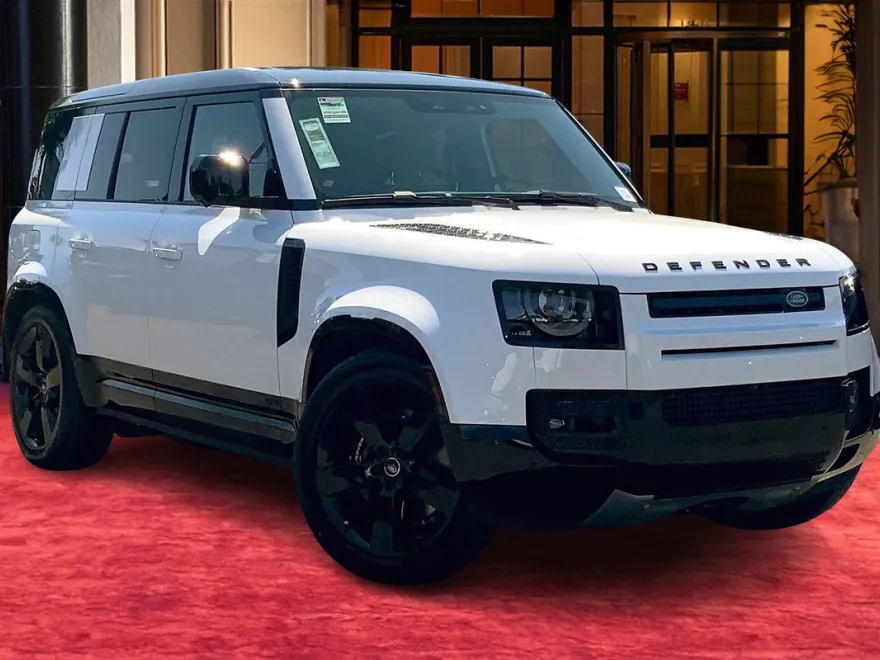 2025 Land Rover Defender 110 V8 photo 1