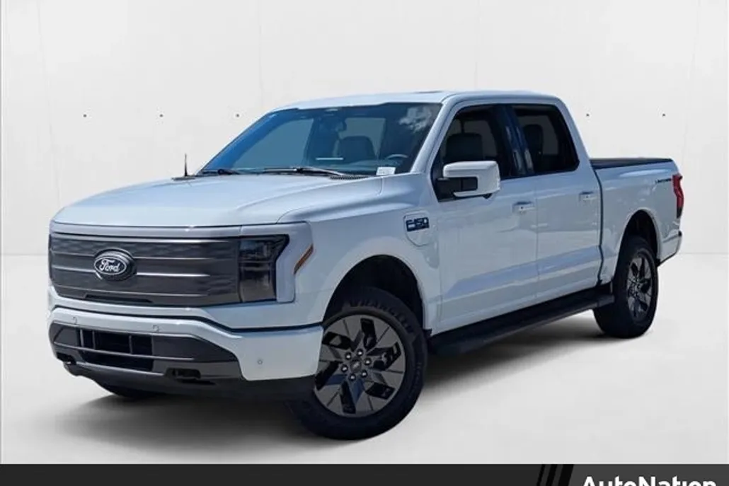 2025 Ford F-150 Lightning Lariat photo 1