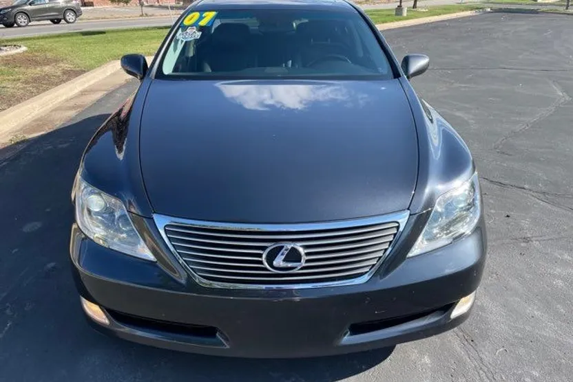 2007 Lexus LS 460 photo 1