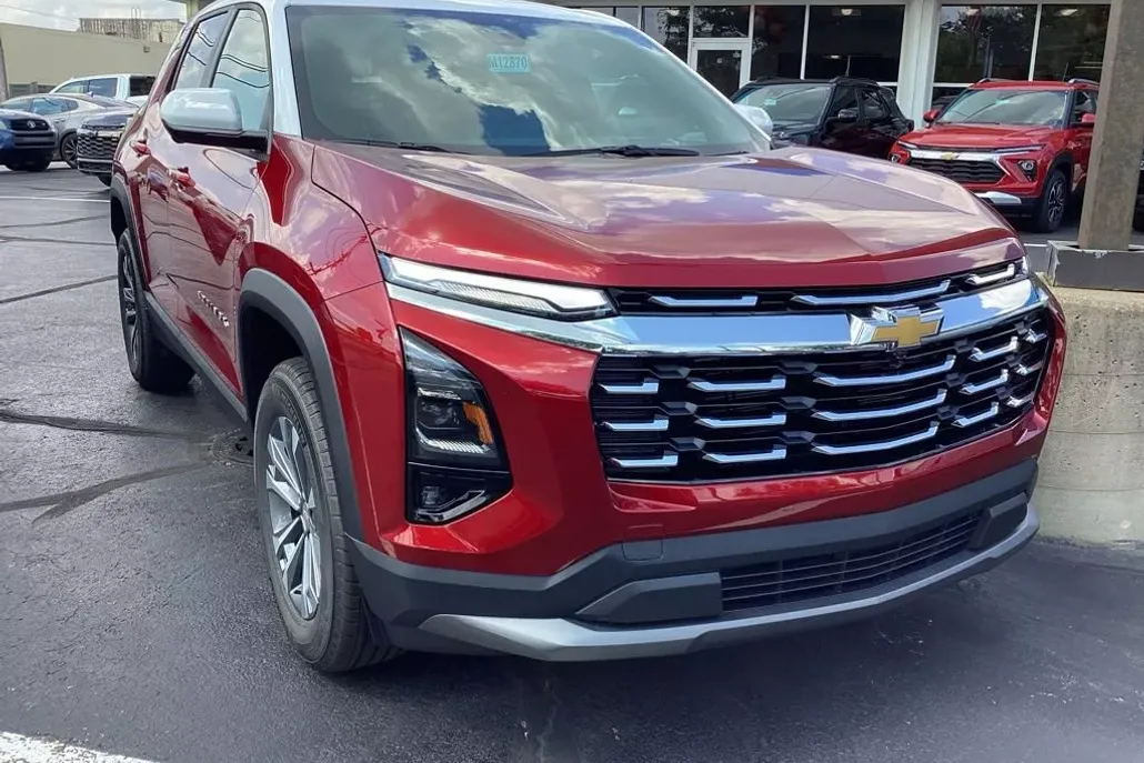 2026 Chevrolet Equinox LT photo 1