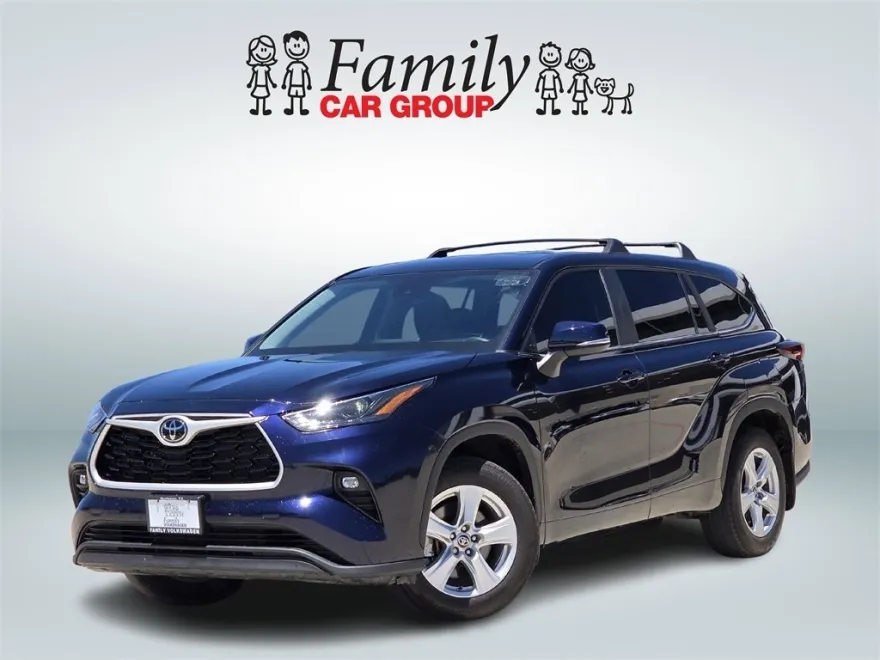 2024 Toyota Highlander LE photo 1