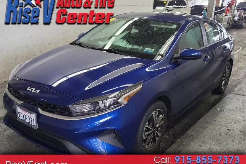 2023 Kia Forte LXS photo 1