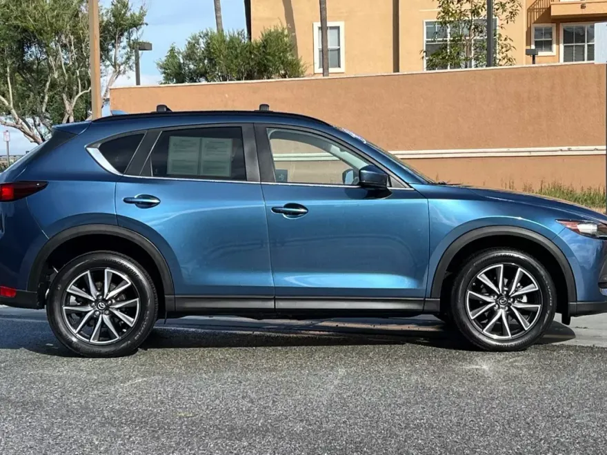 2018 Mazda CX-5 Touring photo 1