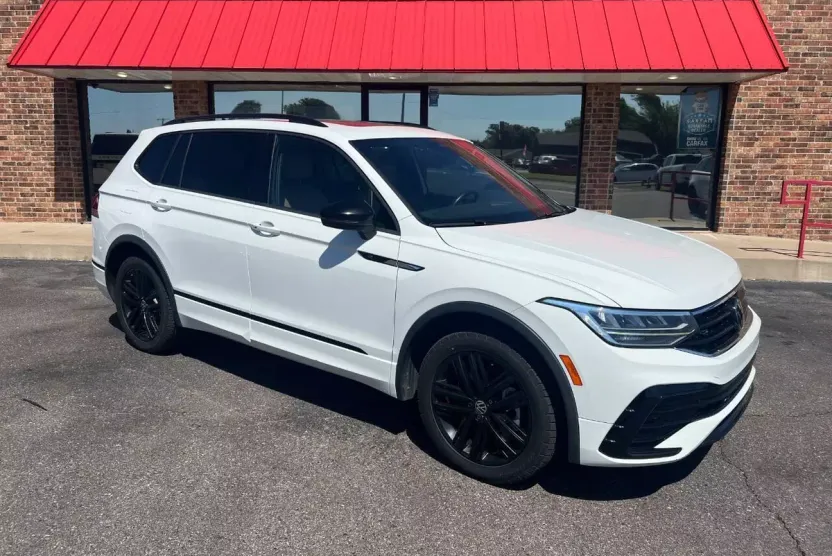 2022 Volkswagen Tiguan SE R-Line Black photo 1