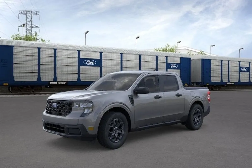 2025 Ford Maverick XLT photo 1