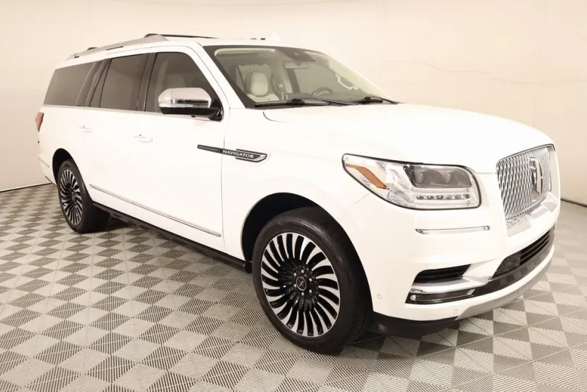 2021 Lincoln Navigator Black Label photo 1