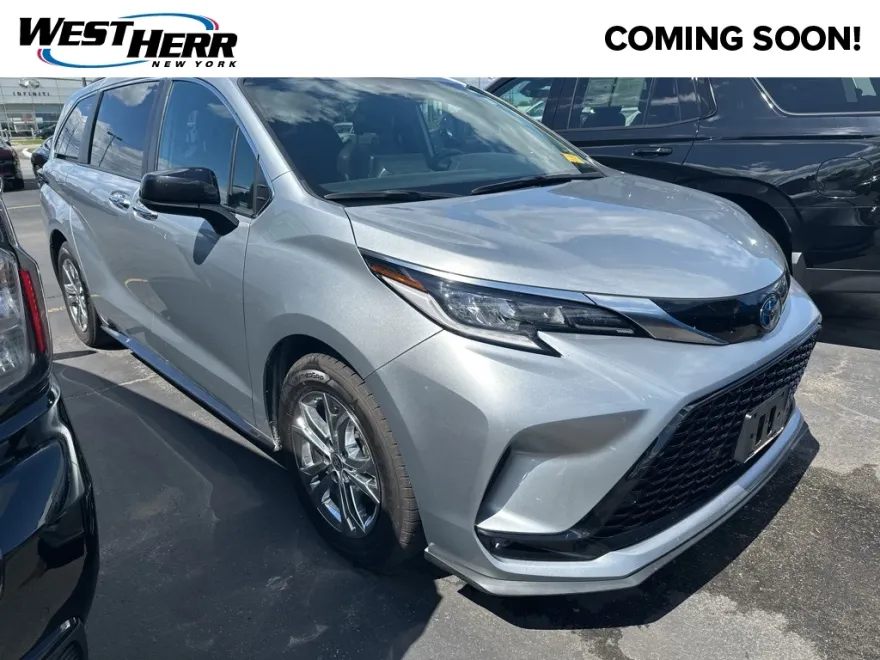 2022 Toyota Sienna XSE photo 1