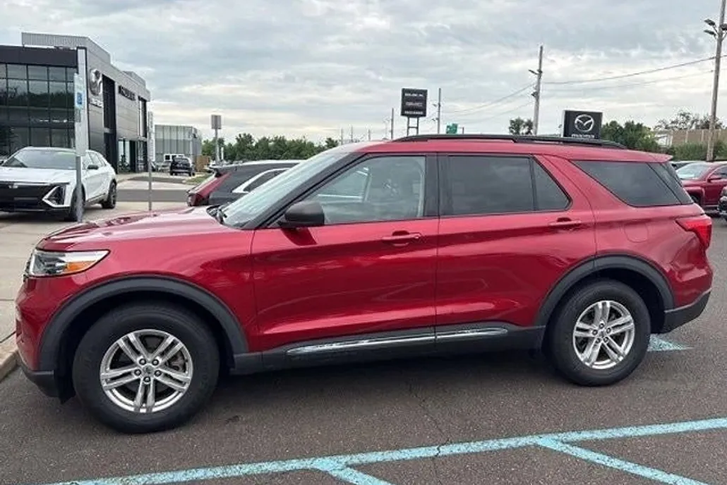 2020 Ford Explorer XLT photo 1