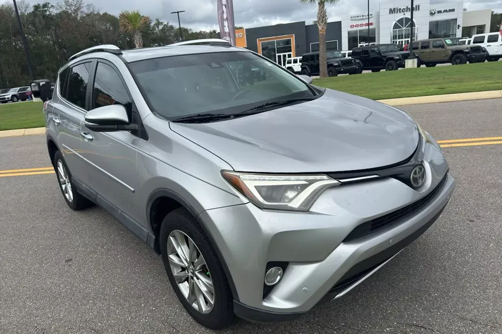 2016 Toyota RAV4 Limited photo 1