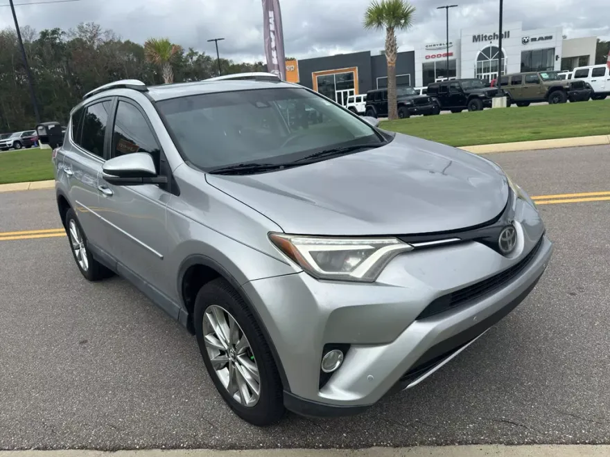 2016 Toyota RAV4 Limited photo 1
