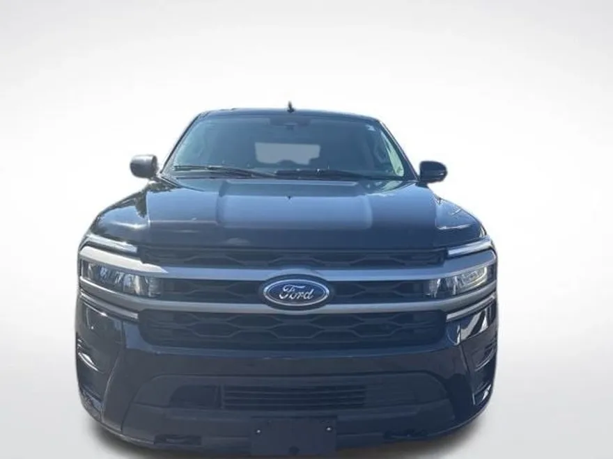 2023 Ford Expedition XLT MAX photo 1