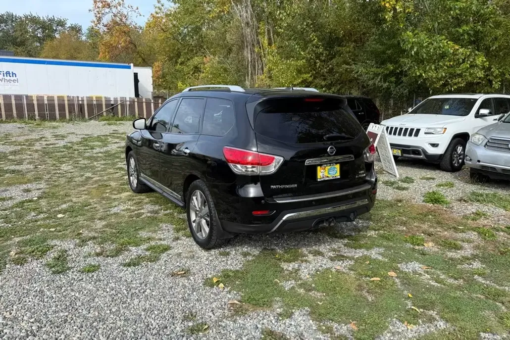 2014 Nissan Pathfinder Platinum photo 1