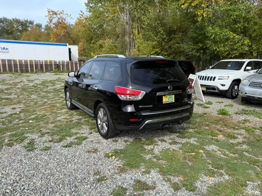 2014 Nissan Pathfinder Platinum photo 1