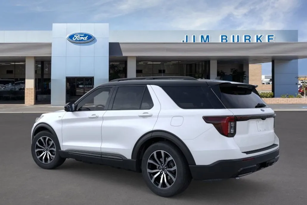 2025 Ford Explorer ST-Line photo 1