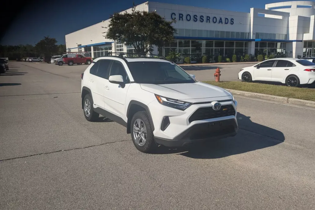 2023 Toyota RAV4 Hybrid XLE photo 1