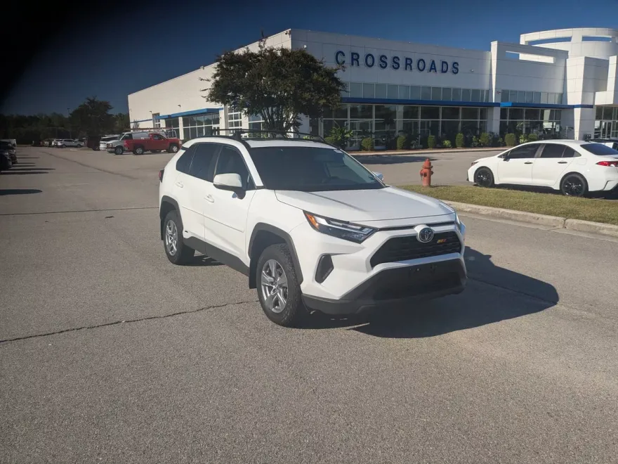2023 Toyota RAV4 Hybrid XLE photo 1
