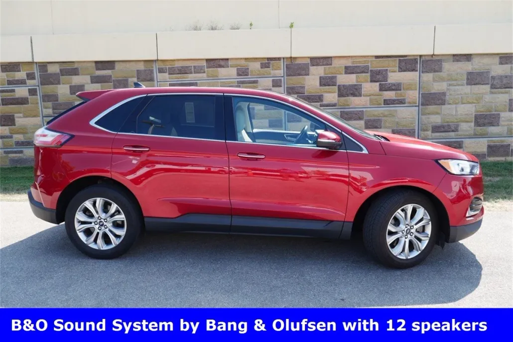 2021 Ford Edge Titanium photo 1
