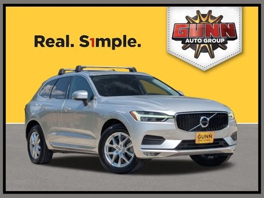 2021 Volvo XC60 Momentum photo 1