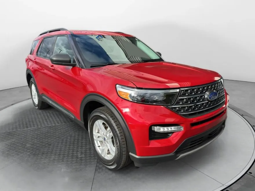 2022 Ford Explorer XLT photo 1
