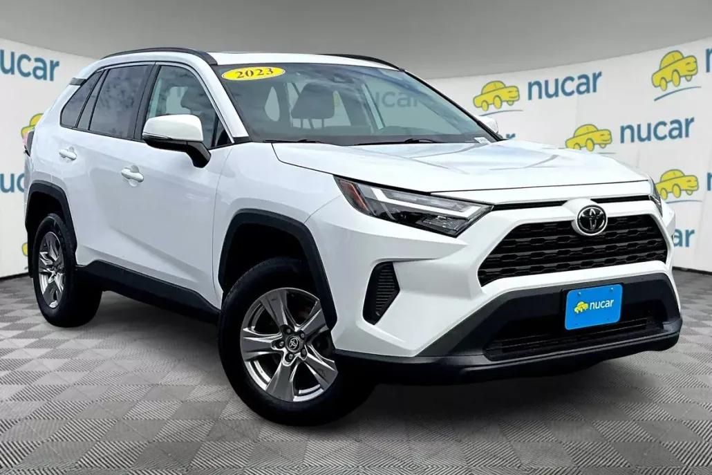 2023 Toyota RAV4 XLE photo 1