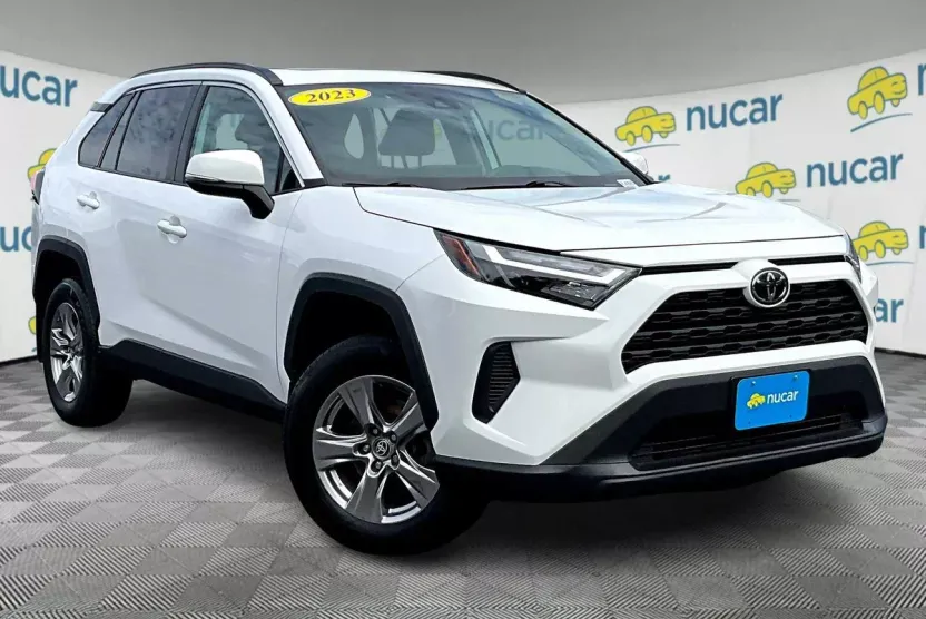 2023 Toyota RAV4 XLE photo 1