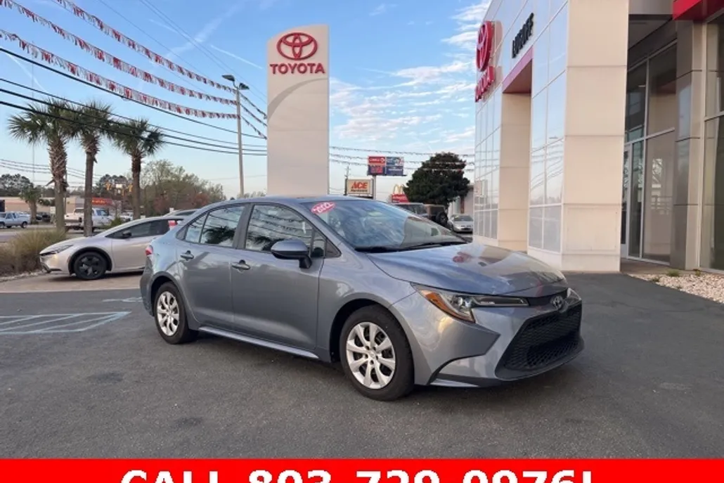 2022 Toyota Corolla LE photo 1