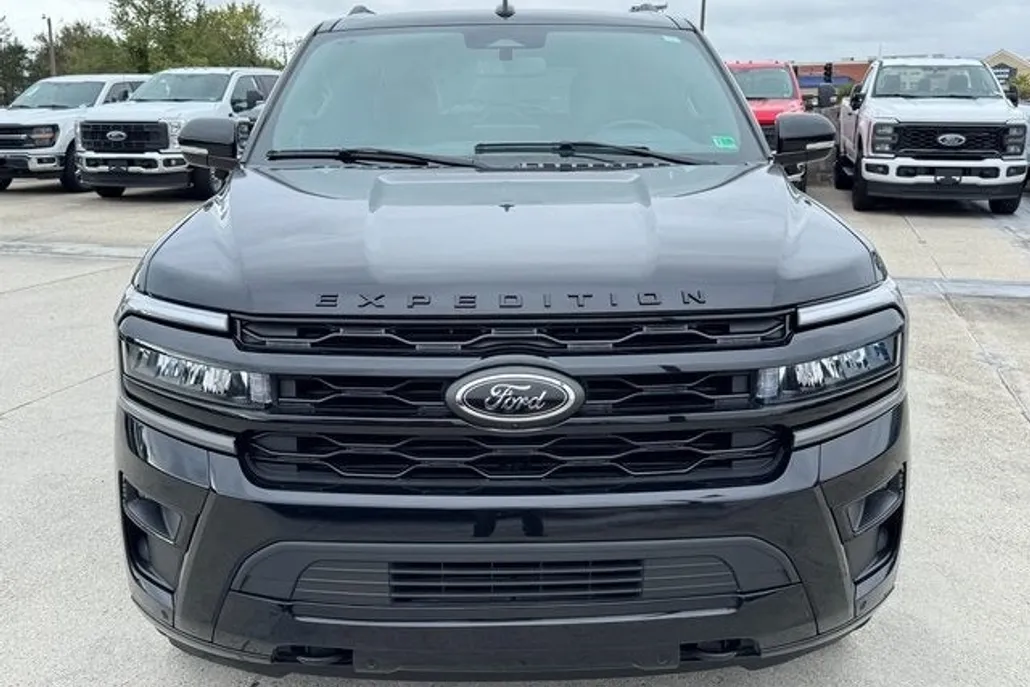 2023 Ford Expedition MAX Limited photo 1