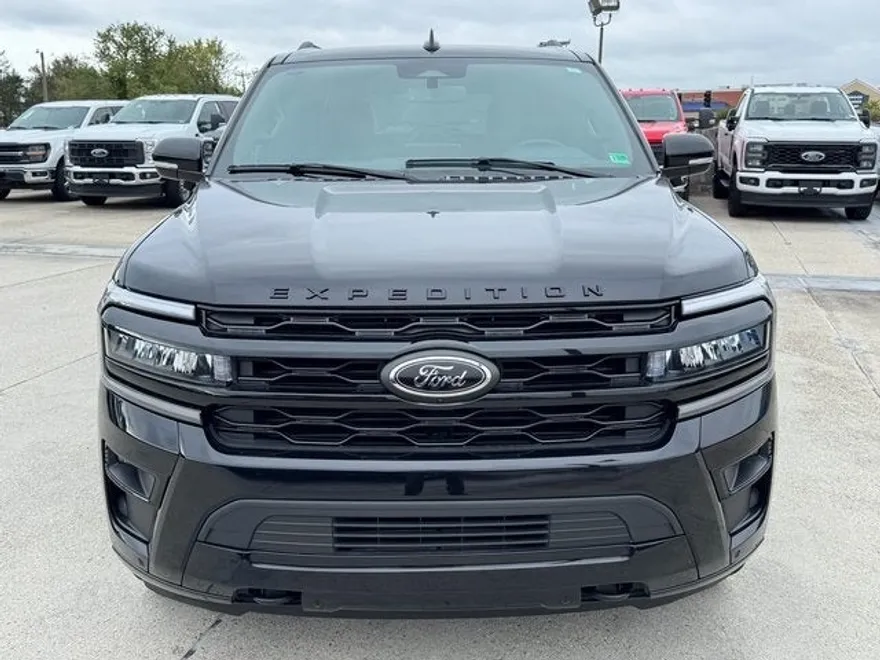 2023 Ford Expedition MAX Limited photo 1