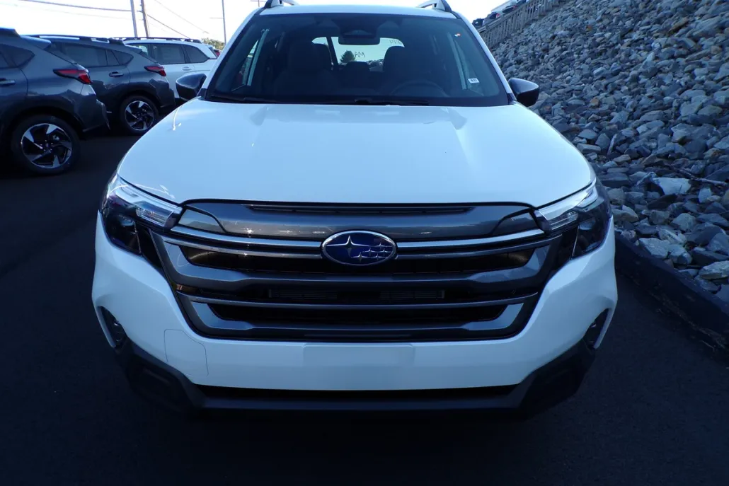 2025 Subaru Forester Premium photo 1