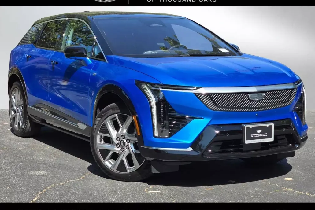 2025 Cadillac Optiq Luxury photo 1