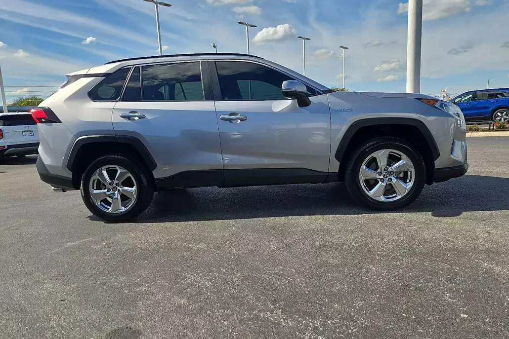 2021 Toyota RAV4 Limited photo 1