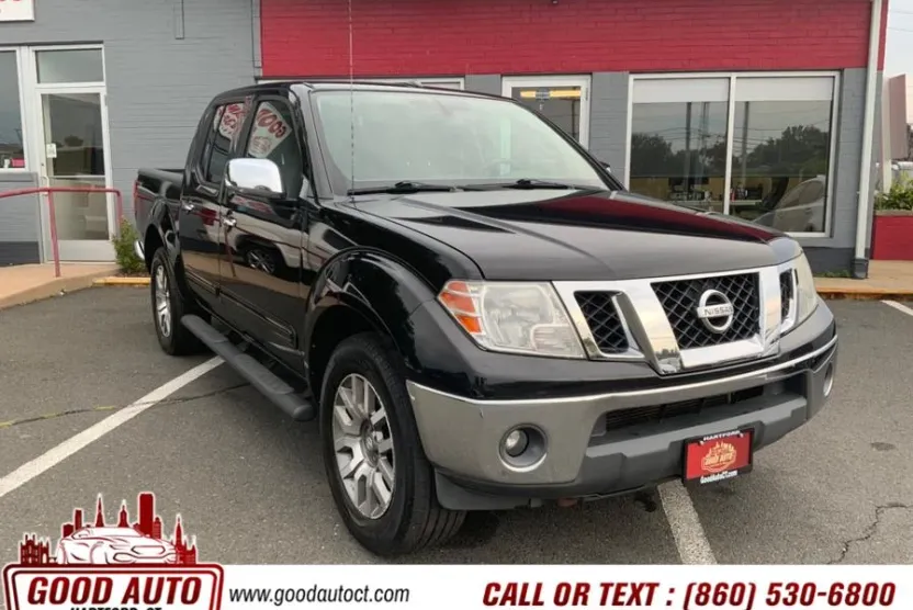 2013 Nissan Frontier Crew Cab SL photo 1