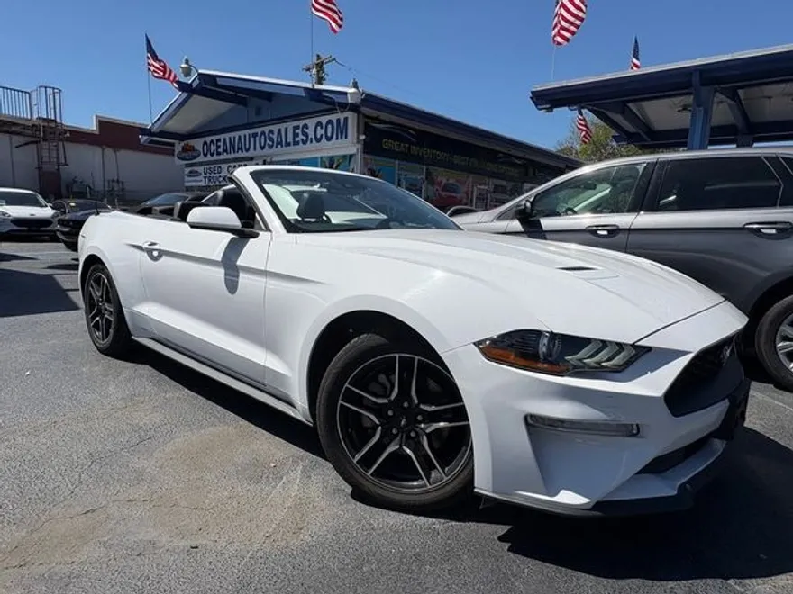 2022 Ford Mustang EcoBoost photo 1