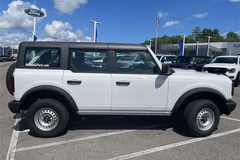 2025 Ford Bronco Base photo 1