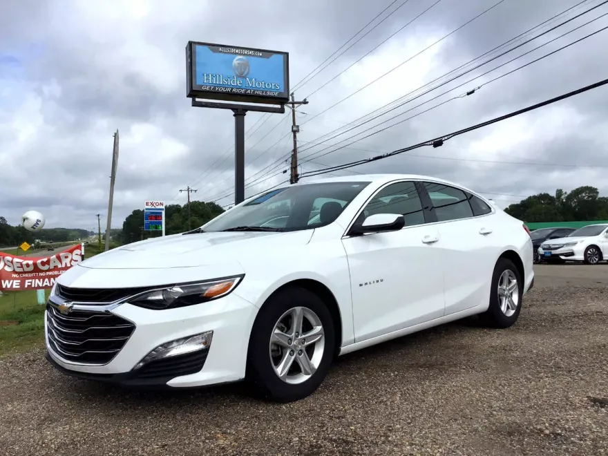 2024 Chevrolet Malibu 1LT photo 1