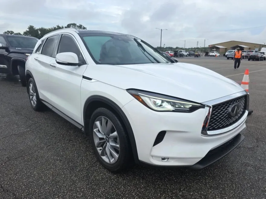 2022 Infiniti QX50 Luxe photo 1