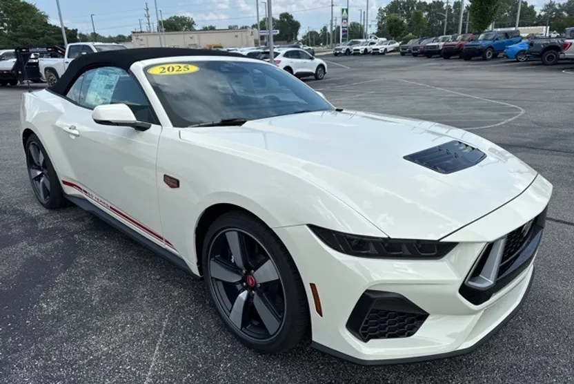 2025 Ford Mustang GT Premium photo 1