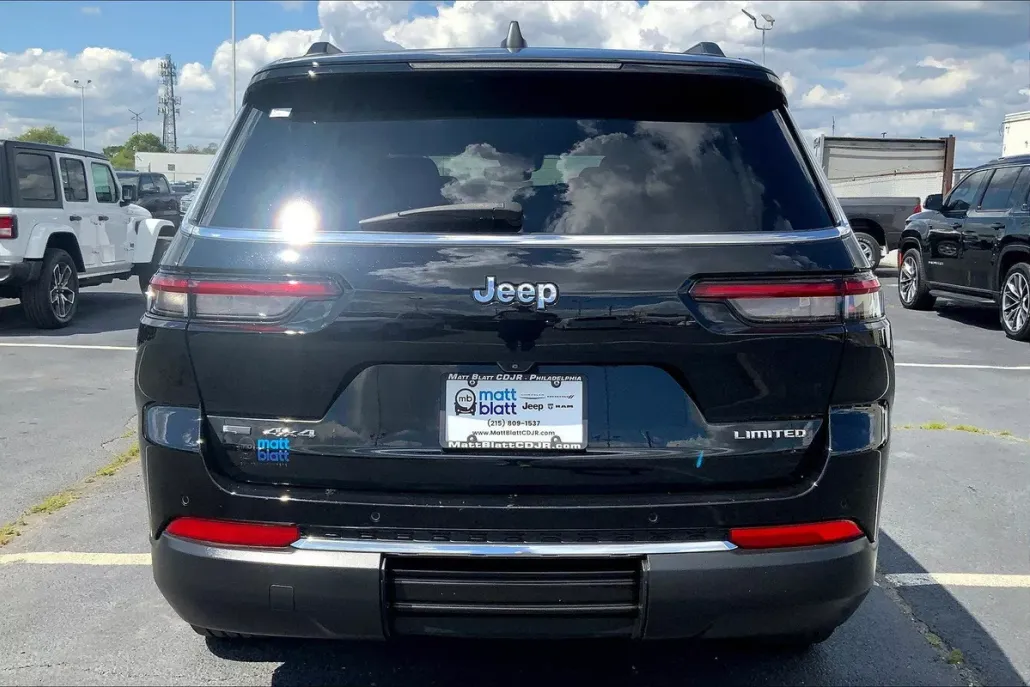 2022 Jeep Grand Cherokee Limited photo 1