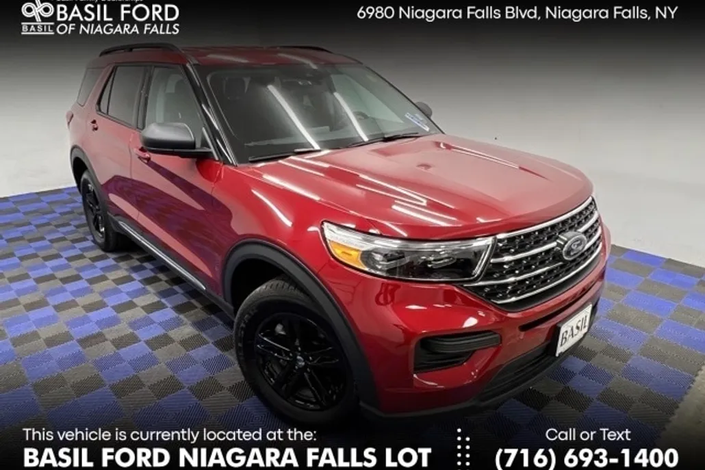 2023 Ford Explorer XLT photo 1