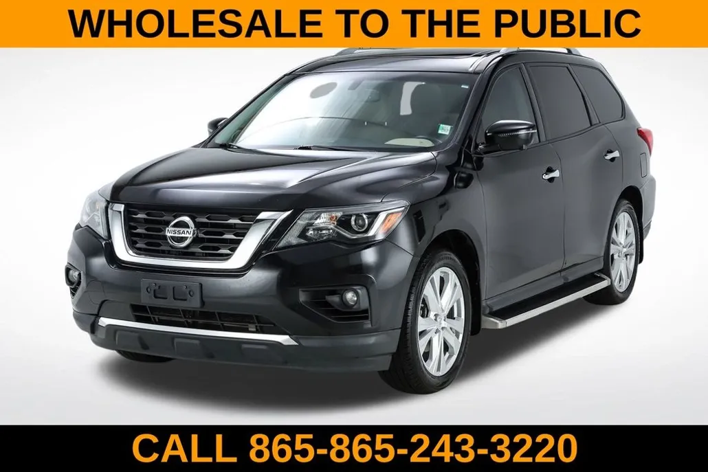 2018 Nissan Pathfinder SL photo 1