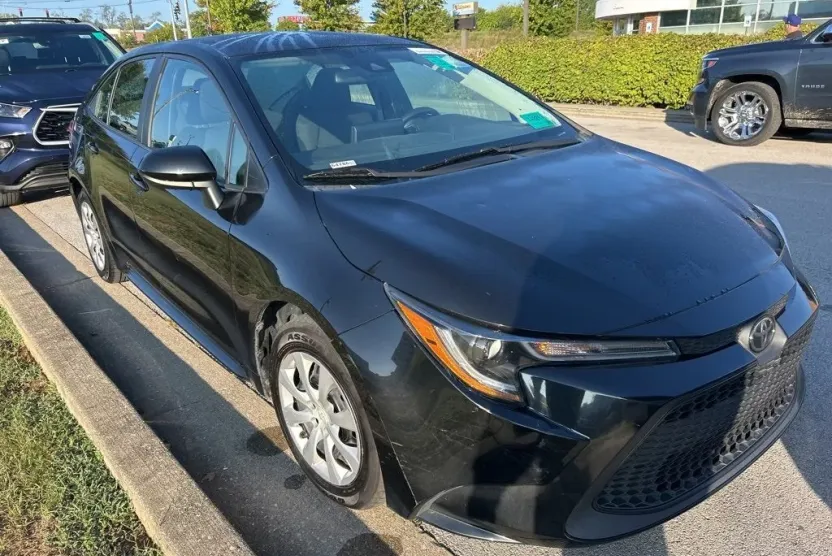 2022 Toyota Corolla LE photo 1